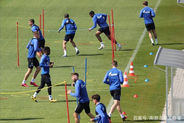 三人男篮-中国男篮16-21荷兰 张宁7分4篮板