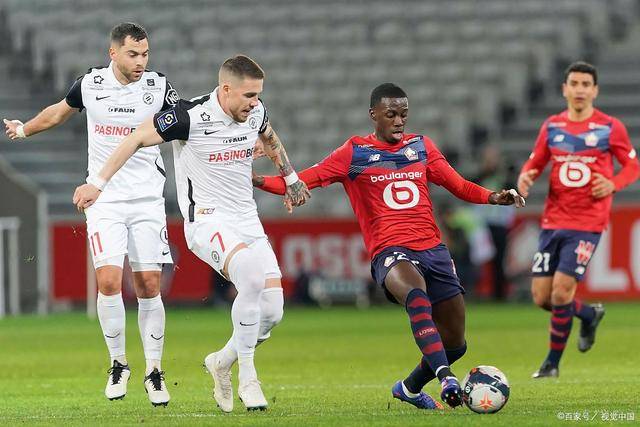 雷蒙:本想模仿詹姆斯霸王步 结果被晓川扑倒了